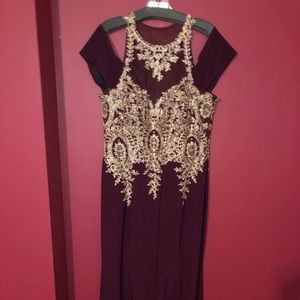 Xscape Embroidered Halter Mermaid Gown size 16